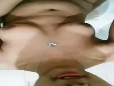 Cewek Cantik Sapa Penonton Sebelum Colmek Becek poster